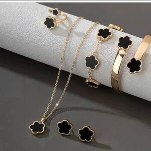 Elegant Black and Gold Flower Jewelry Set